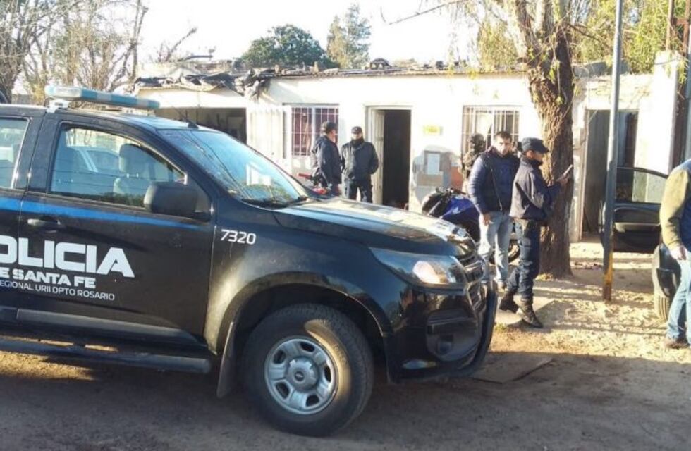 Ocho detenidos, secuestro de armas, autos y $140 mil tras dos allanamientos en Baigorria