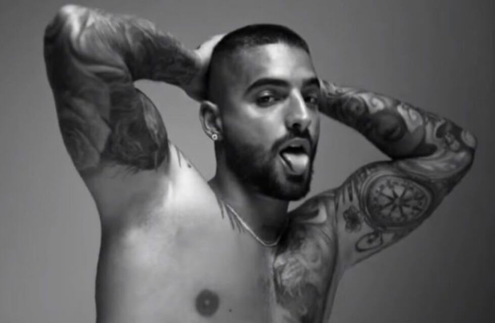 Maluma reveló que está acompañado en la cuarentena por una muñeca inflable