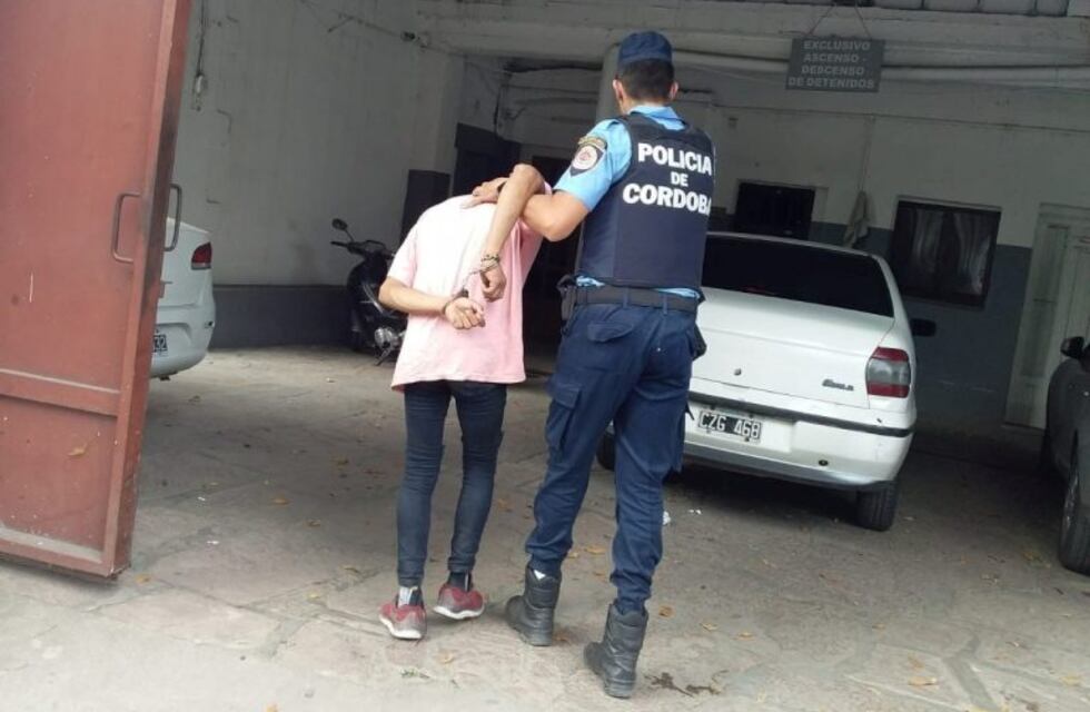 Alta Gracia: Como si nada le robaron la motocicleta de la vereda de su casa