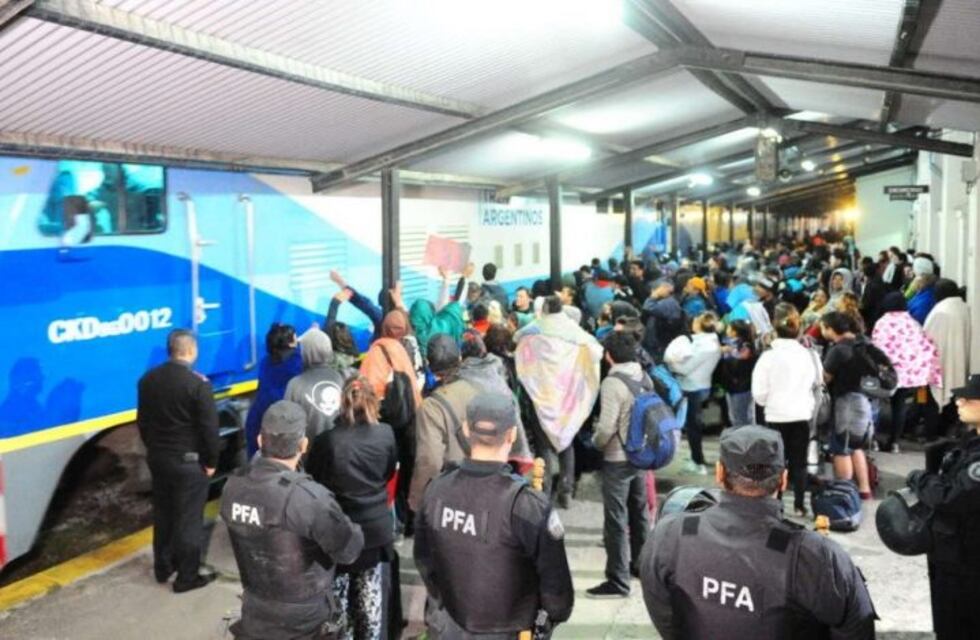 Cientos de fanáticos del Indio Solari regresaron a la Ciudad y aseguraron: "No hubo controles"