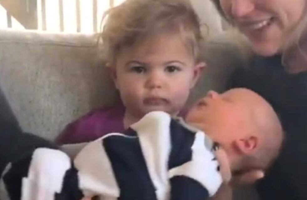 La imperdible reacción de una nena cuando le presentaron a su hermanito
