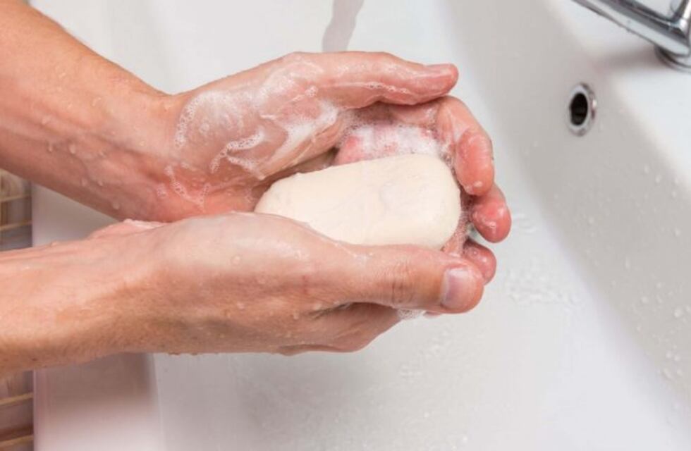 Saracco: "Lo más importante es el jabón, porque destruye el virus"