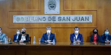 El gobernador Sergio Uñac y todo su gabinete anunciaron las medidas\u002E
