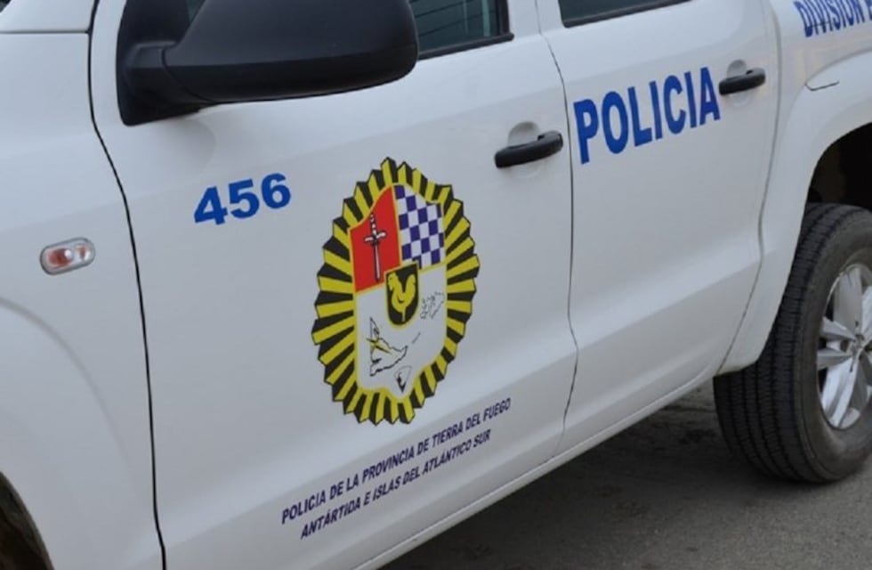 Tras el robo en un auto, la policía allanó la casa en donde se encontraba estacionado