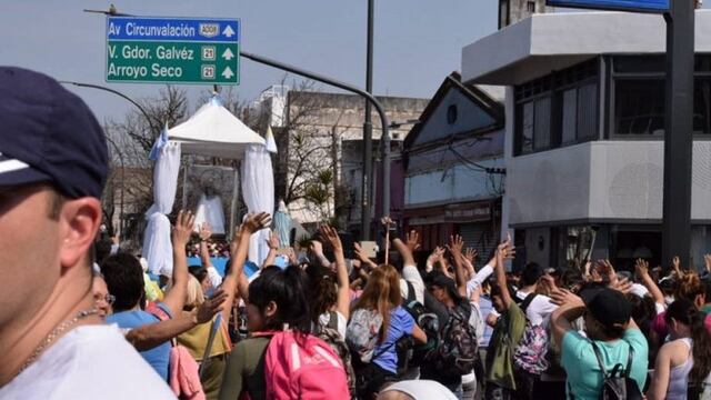 Tomás Walter M\u002E se encontraba entre los fieles que iban a pie rumbo a San Nicolás\u002E (Anita Posse)