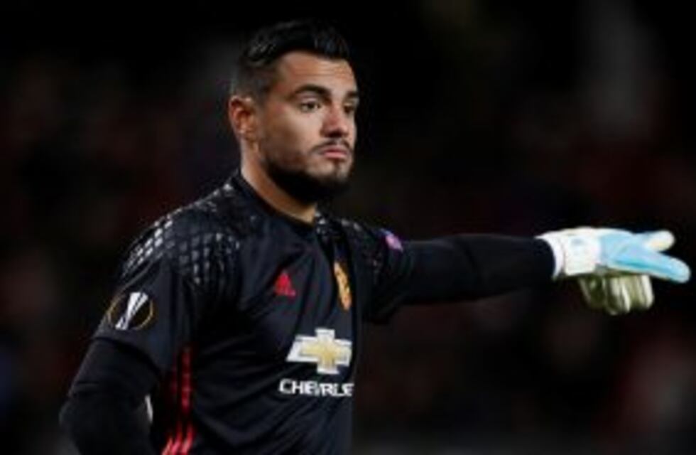 Sergio Romero habría sido tentado para atajar en Boca