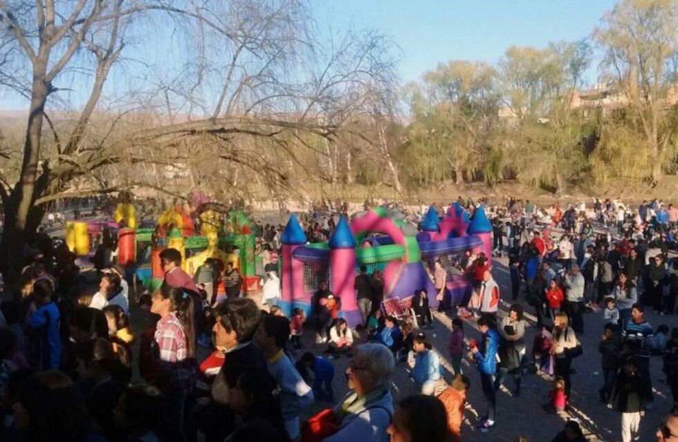 La playa central de Mina Clavero como epicentro de los festejos para los niños