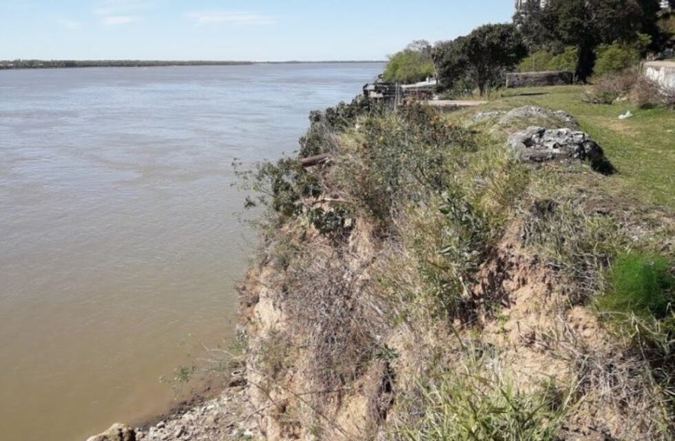 Un joven se lesionó tras caer por la barranca mientras estaba orinando