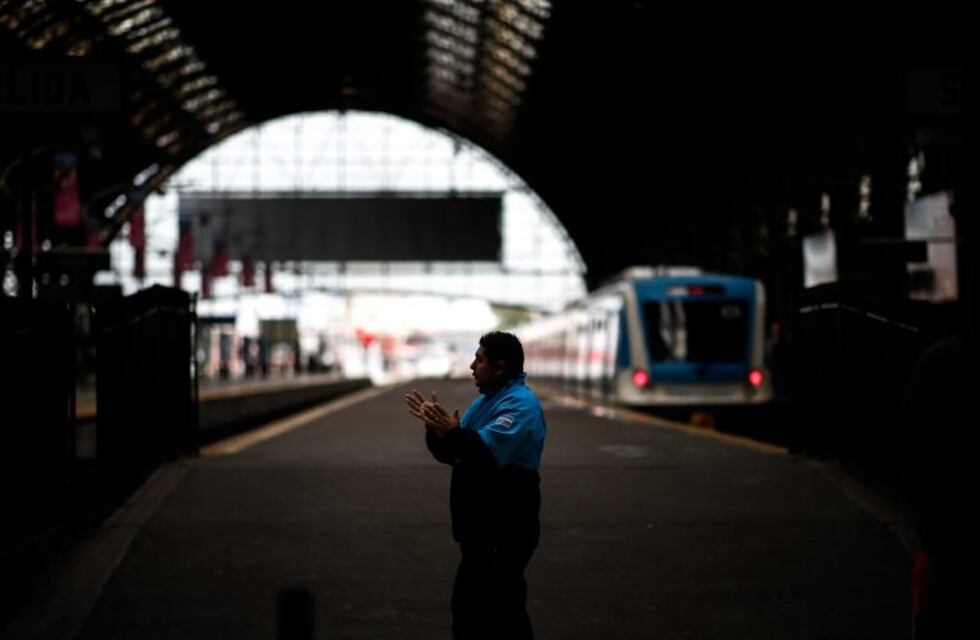 Quiénes están habilitados a andar en transporte público y qué documentos deben presentar