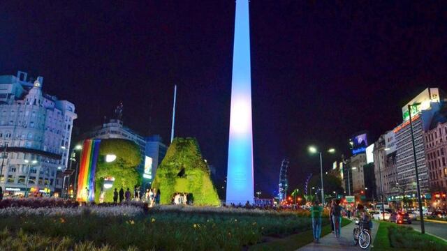 DYN603, BUENOS AIRES 28/11/2016, LA CIUDAD DE BUENOS AIRES CELEBRA EL TRIUNFO DE LA COPA DAVIS ILUMINANDO EL OBELISCO. FOTO: DYN/TWITTER @EDUMACCHIAVELLI.