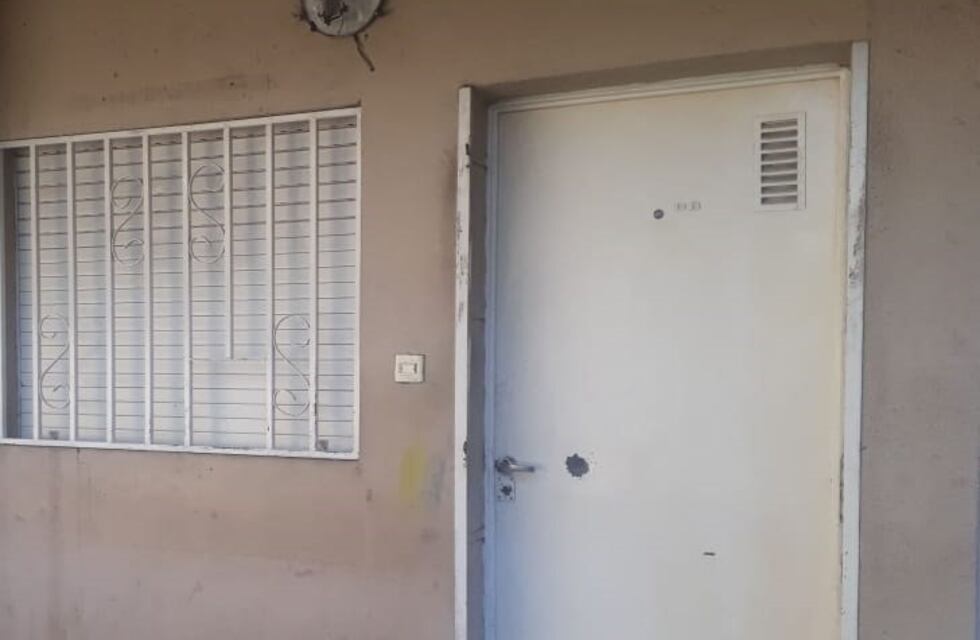 Arrestaron a dos menores por atacar a balazos una casa de barrio Acindar