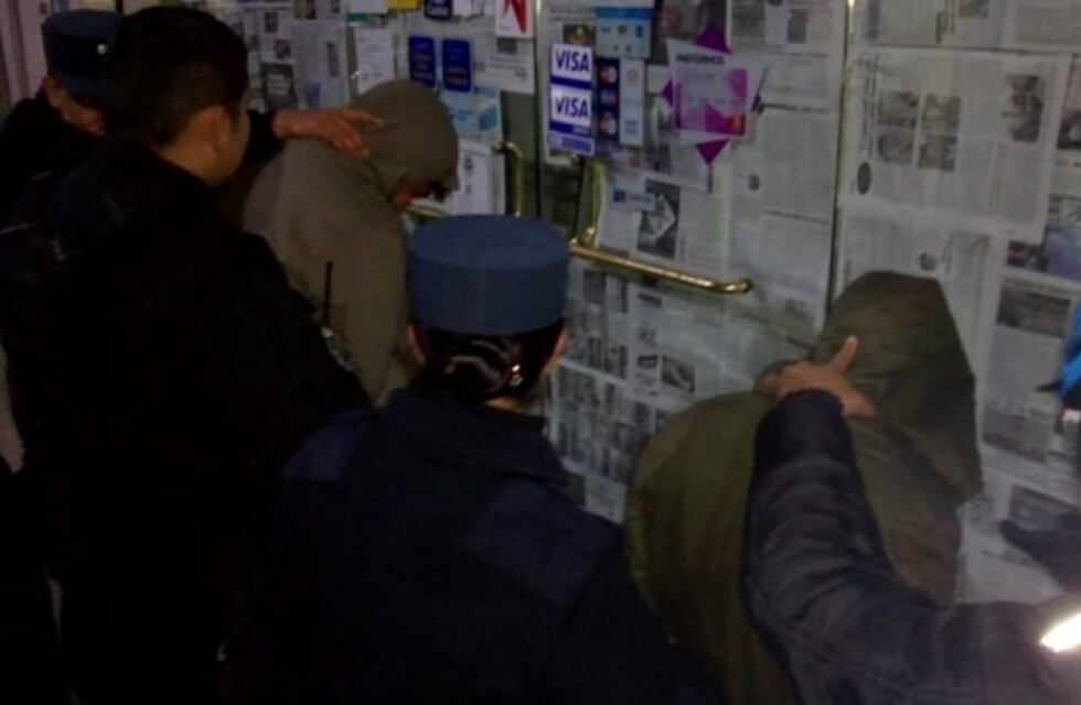 Inseguridad: tras intento de robo con arma blanca, la policia detuvo a 2 motochorros en pleno centro