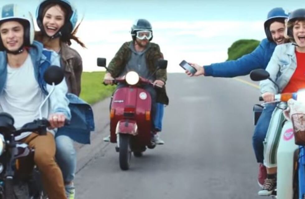 Telecom preestrenó el primer comercial de integración con Cablevisión