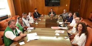 El ministro de Gobierno, Trabajo y Justicia de Mendoza, Víctor Ibáñez, recibió durante el mediodía de este miércoles a representantes de gremios estatales\u002E