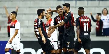 La Lepra la pasó mal en Curitiba\u002E El lunes, el choque con la T\u002E