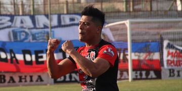 Miguel Sanhueza convirtió dos goles para la victoria de Sporting.