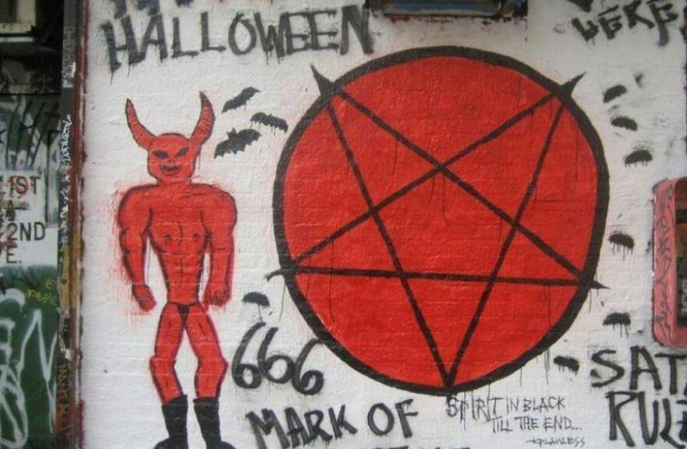 Mataron a su padre y los vecinos la llamaban “la casa del terror”: la historia de las hermanas satánicas de Saavedra