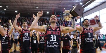 El ala pivote de Instituto, Nicolás Romano, fue elegido como el mejor jugador del Súper 20. (Prensa LNB).