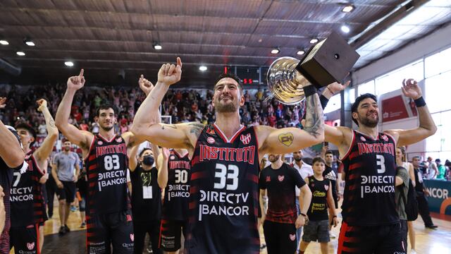 El ala pivote de Instituto, Nicolás Romano, fue elegido como el mejor jugador del Súper 20. (Prensa LNB).
