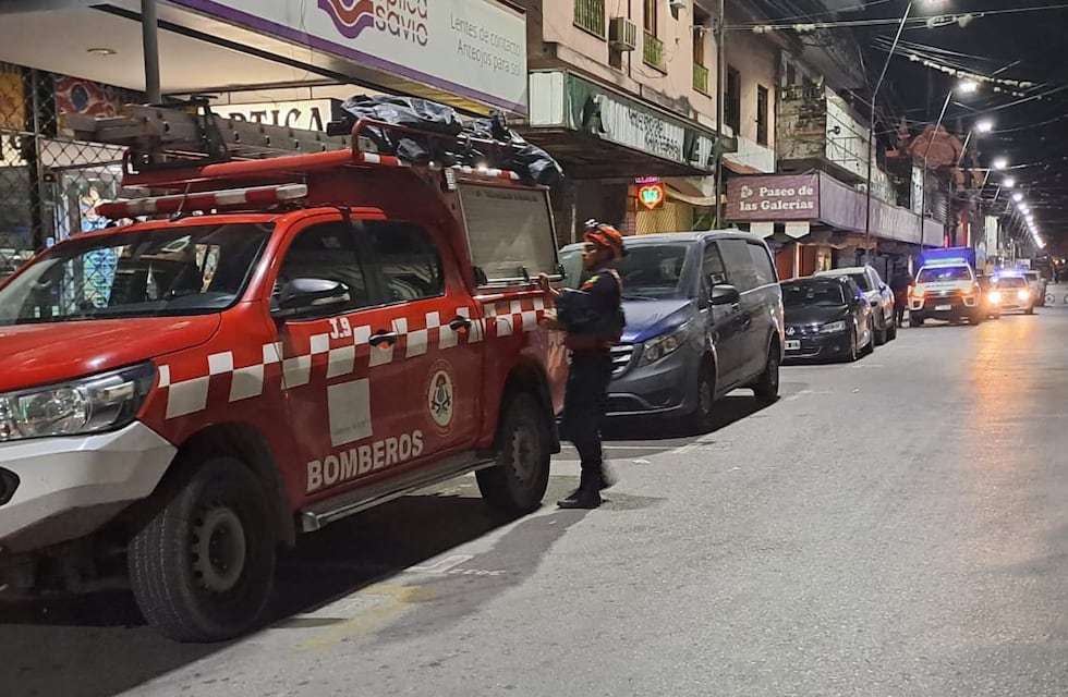 Tragedia en el centro de la ciudad: un adolescente cayó desde un noveno piso