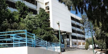 Aumentó el número de estudiantes en las aulas y denuncian que tienen que cursar en los pasillos.