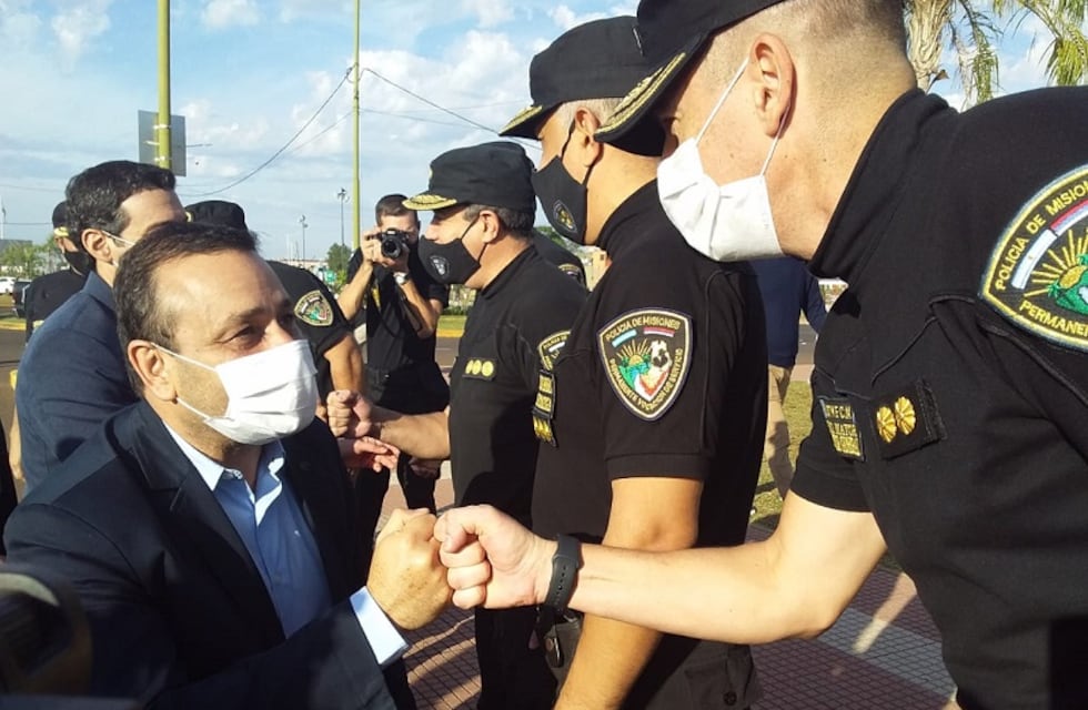 El Gobernador de la provincia entregó más móviles para la Policía de Misiones