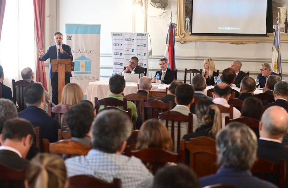 Davico abrió una jornada clave sobre Justicia Constitucional con un fuerte mensaje político