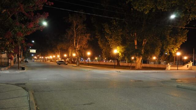 La comuna de San Martín está realizando el reemplazo de las lámparas de sodio por led en todas las luminarias del casco céntrico del departamento. Gentileza Municipalidad de San Martín
