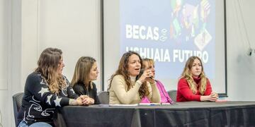 Presentaron el programa municipal de becas “Ushuaia Futuro”