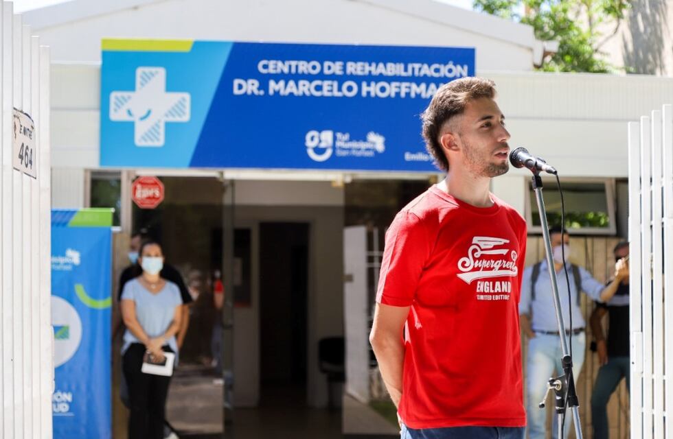 Entre la emoción y el dolor, impusieron el nombre de Marcelo Hoffman al centro de rehabilitación post Covid