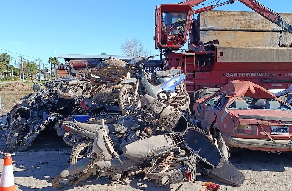 Más de 50 vehículos en estado de abandono, fueron compactados en Pueblo Belgrano