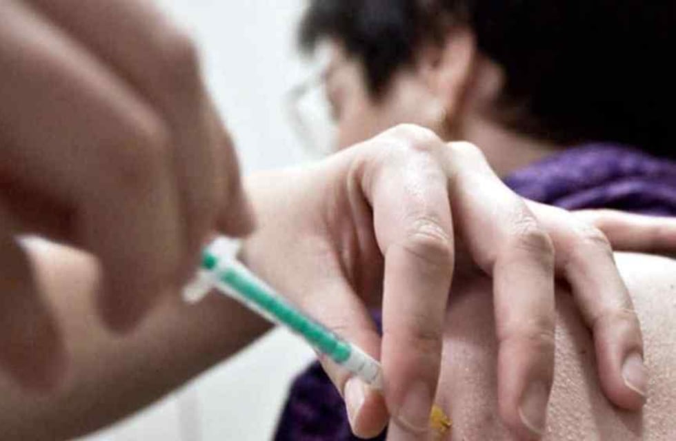 Atención viajeros: estos son los países que exigen la vacuna contra la fiebre amarilla, que ahora deberá pagarse