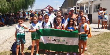 Nadadores del Cutural Arroyito en el Kempes