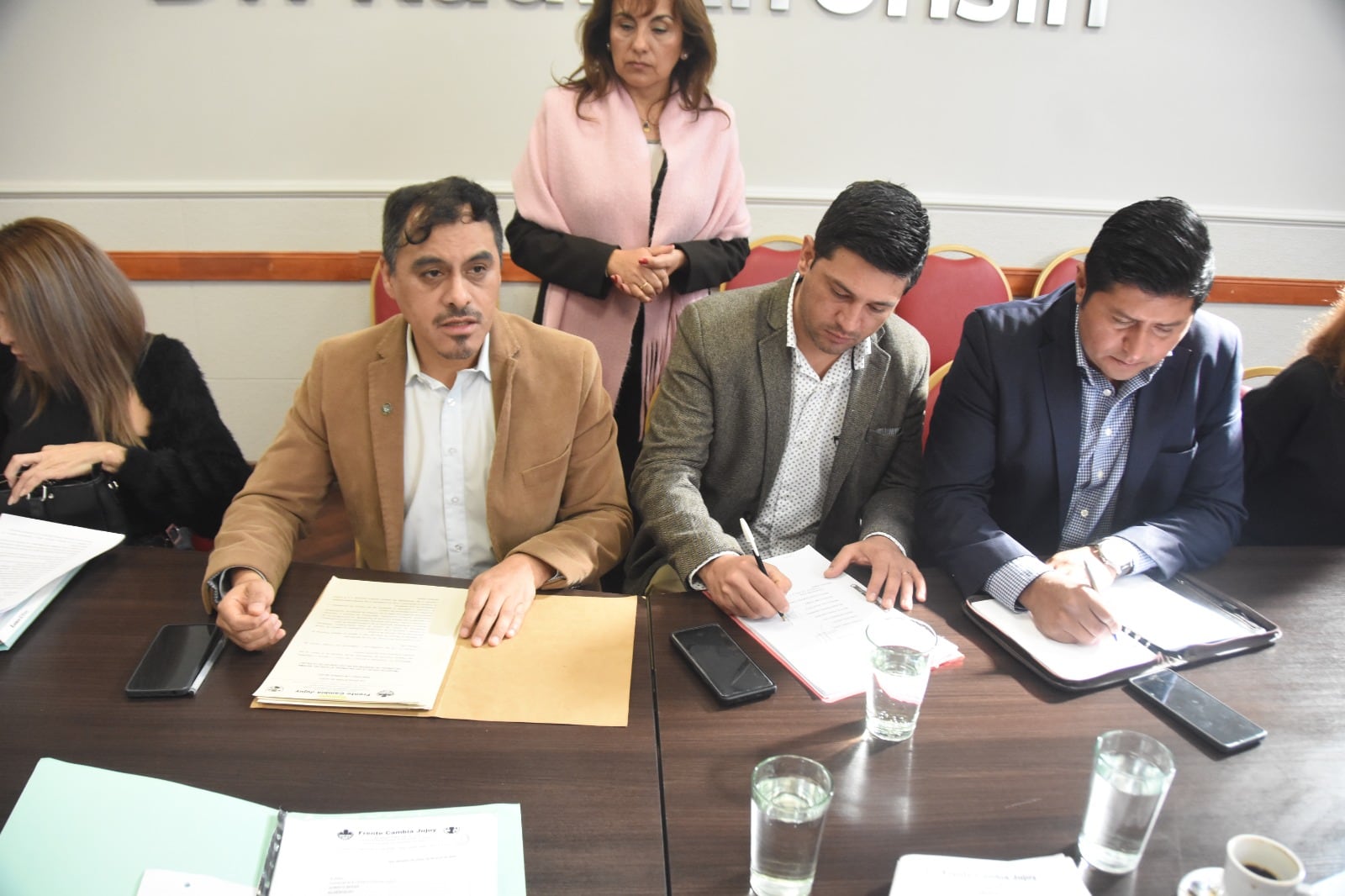 El diputado Omar Gutiérrez dijo que la Comisión de Salud que preside tiene una agenda de reuniones previstas con distintos sectores vinculados al ámbito sanitario para consensuar iniciativas que fortalezcan el sistema de formación de profesionales de la salud en la provincia.