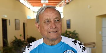 Carlos Arbulú es el kinesiólogo del plantel superior desde hace casi 32 años (La Voz / Archivo).