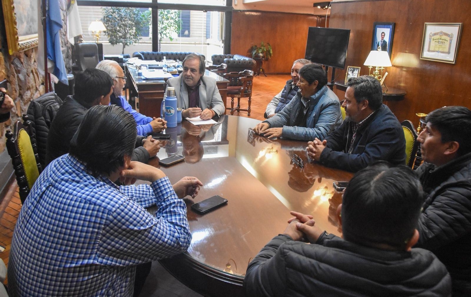 En la reunión el vicegobernador Bernis (al centro) escuchó los requerimientos de los dirigentes de la CGT Jujuy y se comprometió a canalizar las demandas.