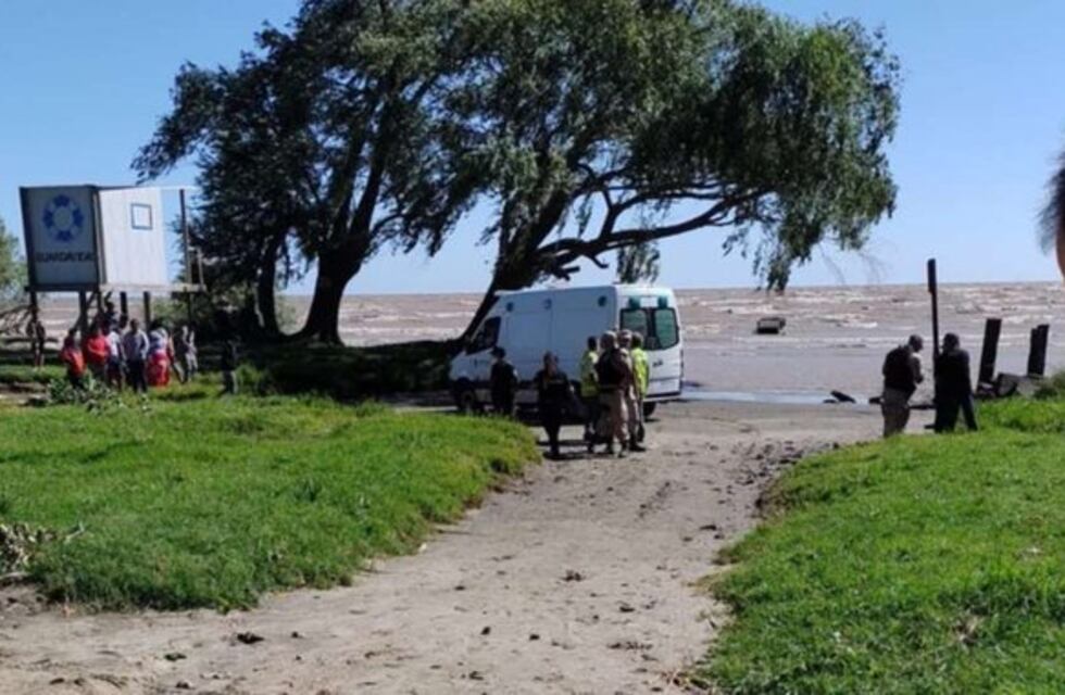 Un hombre murió ahogado en el Río de la Plata tras querer rescatar a sus hijos que se estaban hundiendo en él