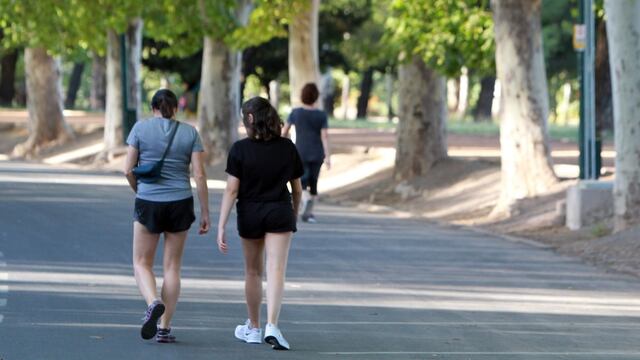 Las reuniones familiares y sociales en los espacios públicos están prohibidas, no así la realización de ejercicios físicos y caminatas individuales.