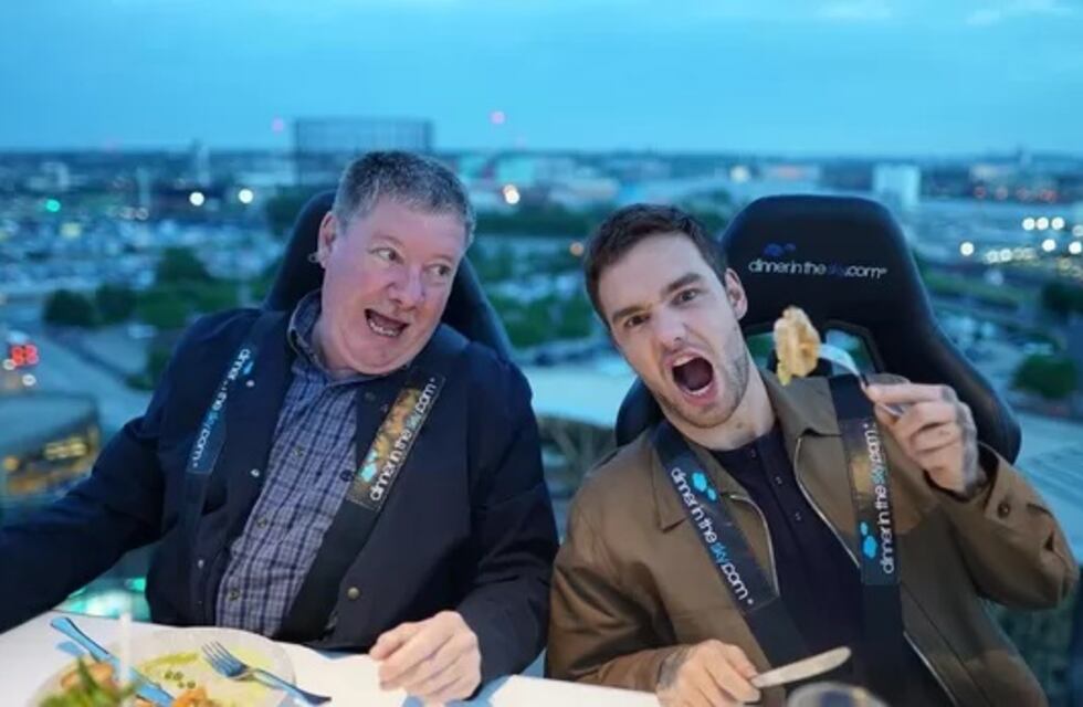 El desgarrador momento en que el padre de Liam Payne visita el memorial del músico en Buenos Aires