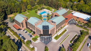 Cuánto cuesta pasar la Navidad y Año Nuevo en el hotel Sheraton de Pilar con cena de lujo.