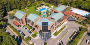 Cuánto cuesta pasar la Navidad y Año Nuevo en el hotel Sheraton de Pilar con cena de lujo.