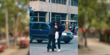 El tierno gesto de un chico que sorprendió a los mendocinos en las calles