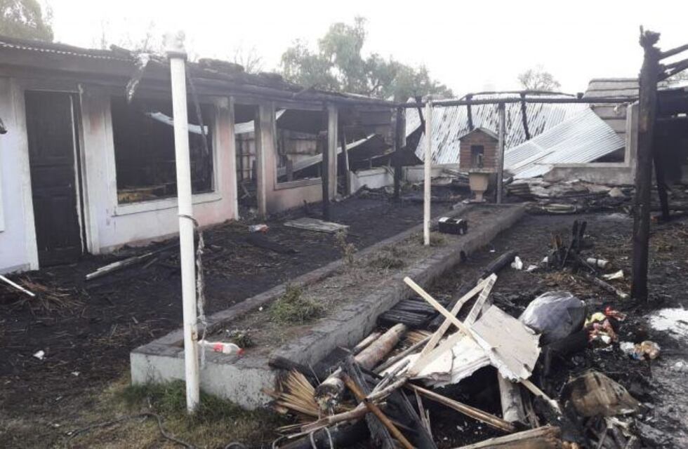 La reconstrucción del paseo comercial destruido por el fuego está próxima a concluir