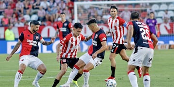 El exfutbolista de Sevilla y Boca vio la tarjeta roja en el minuto 25 del primer tiempo.