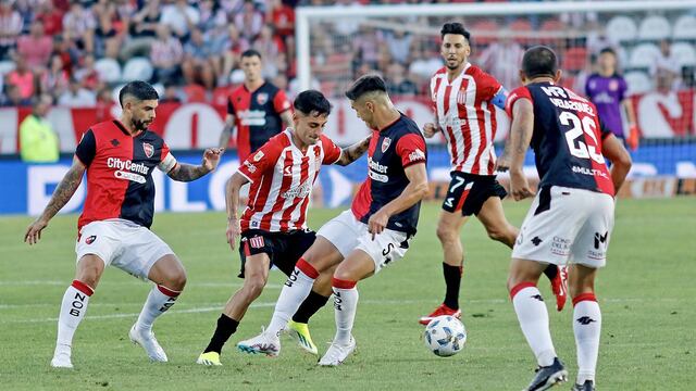 El exfutbolista de Sevilla y Boca vio la tarjeta roja en el minuto 25 del primer tiempo.