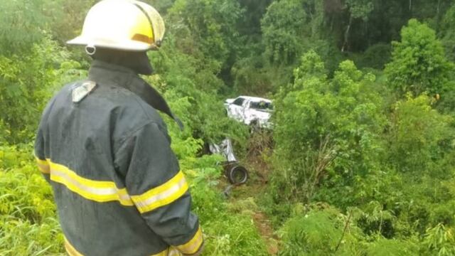 Cuatro iguazuenses despistaron sobre la Ruta Nacional N°12.