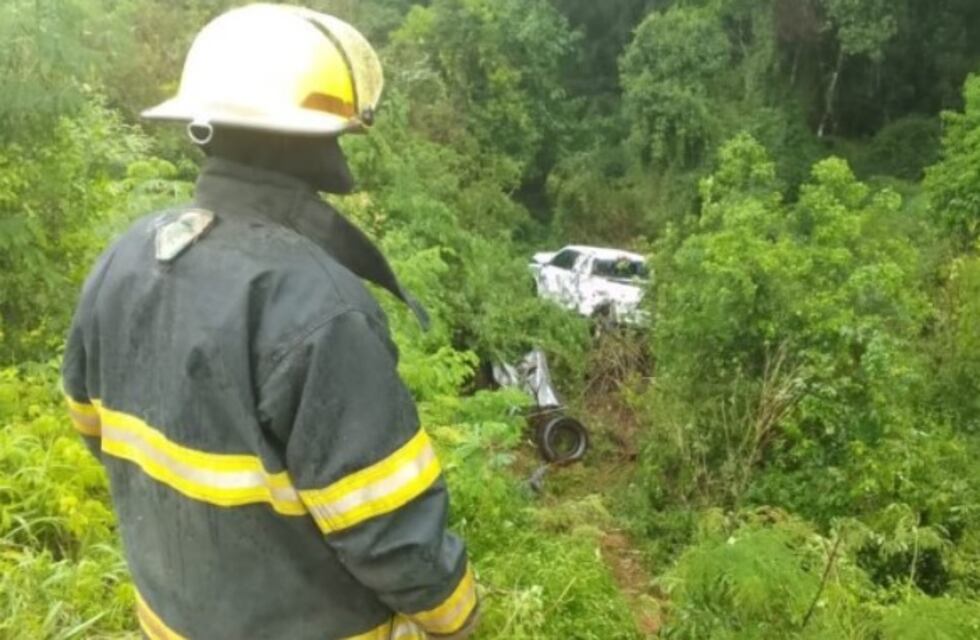 Cuatro iguazuenses despistaron sobre la Ruta Nacional N°12