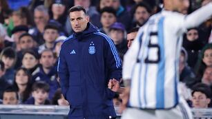 AMDEP8988. BUENOS AIRES (ARGENTINA), 07/09/2023.- El seleccionador de Argentina Lionel Scaloni hoy, en un partido de las Eliminatorias Sudamericanas para la Copa Mundial de Fútbol 2026 entre Argentina y Ecuador en el estadio Más Monumental en Buenos Aires (Argentina). EFE/ Juan Ignacio Roncoroni