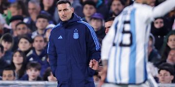 AMDEP8988. BUENOS AIRES (ARGENTINA), 07/09/2023.- El seleccionador de Argentina Lionel Scaloni hoy, en un partido de las Eliminatorias Sudamericanas para la Copa Mundial de Fútbol 2026 entre Argentina y Ecuador en el estadio Más Monumental en Buenos Aires (Argentina). EFE/ Juan Ignacio Roncoroni