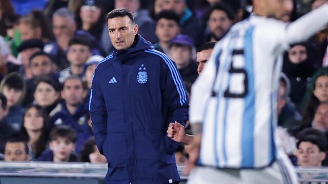 AMDEP8988. BUENOS AIRES (ARGENTINA), 07/09/2023.- El seleccionador de Argentina Lionel Scaloni hoy, en un partido de las Eliminatorias Sudamericanas para la Copa Mundial de Fútbol 2026 entre Argentina y Ecuador en el estadio Más Monumental en Buenos Aires (Argentina). EFE/ Juan Ignacio Roncoroni